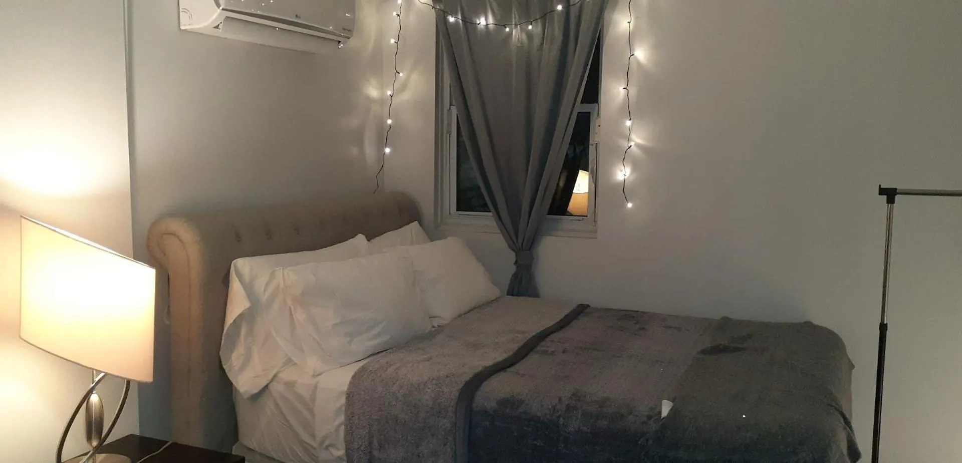 Downtown Retreat-Spacious Rooms With Shared Kitchen & Bath Toronto Apartment