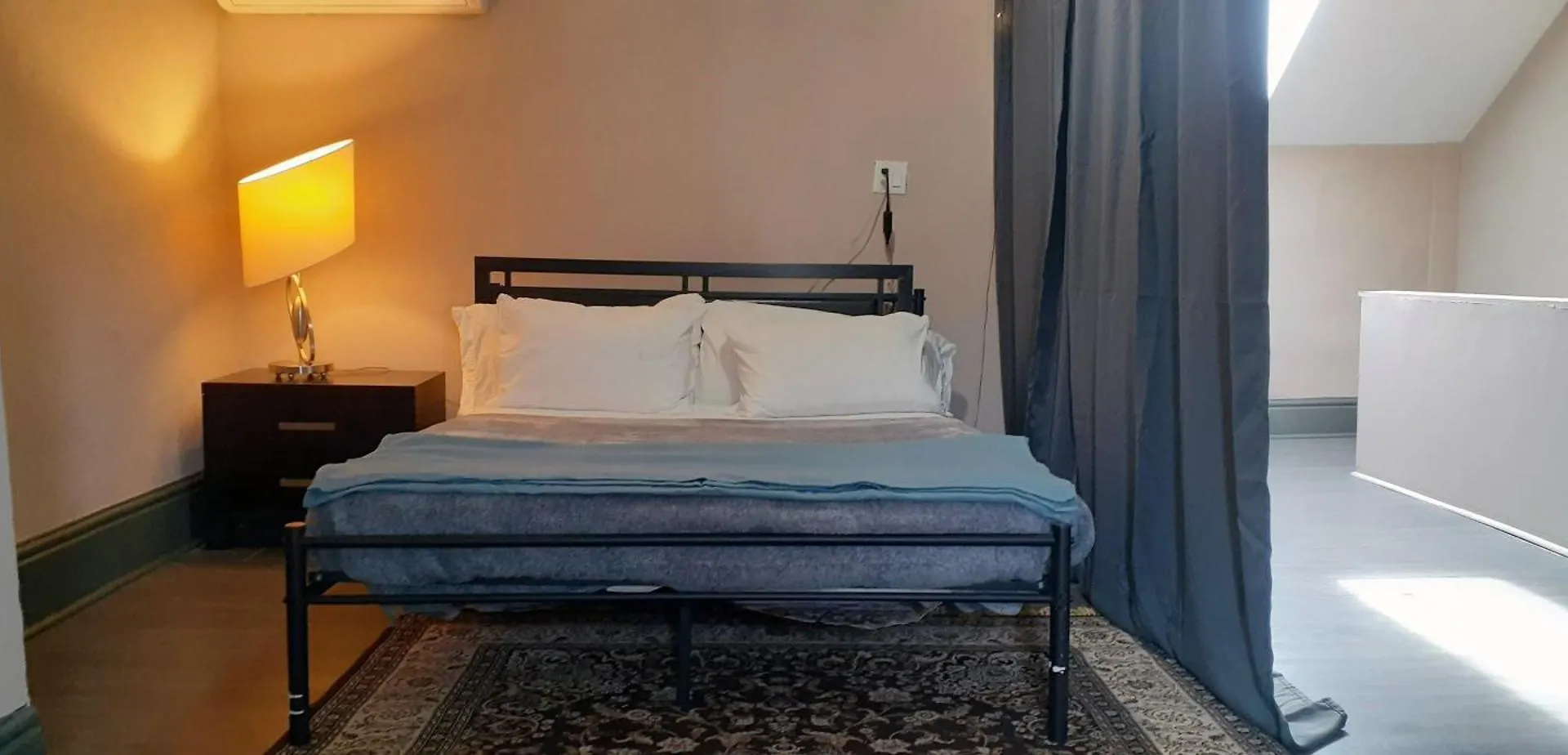 Apartment Downtown Retreat-Spacious Rooms With Shared Kitchen & Bath Toronto Canada