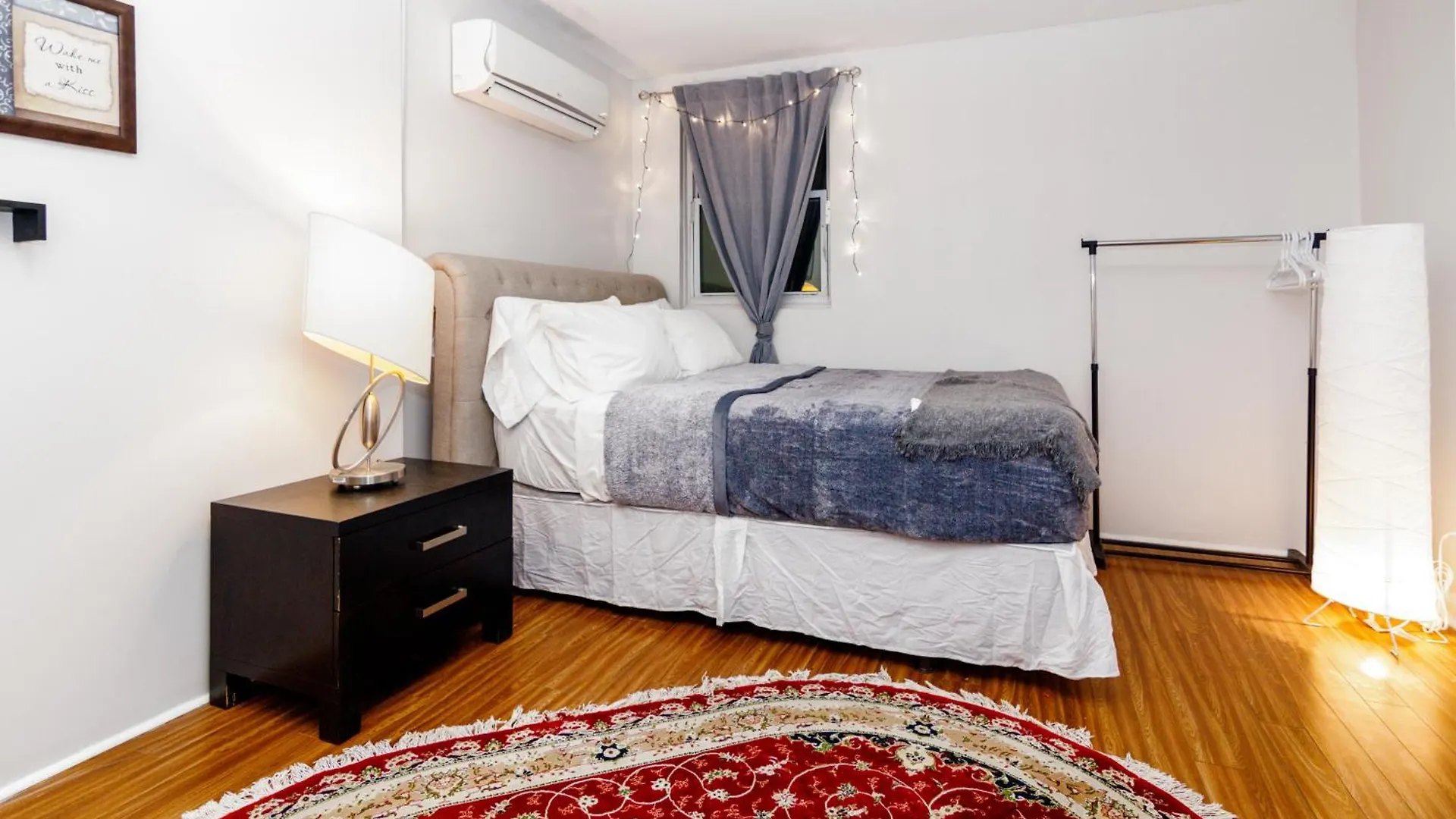 Downtown Retreat-Spacious Rooms With Shared Kitchen & Bath Toronto