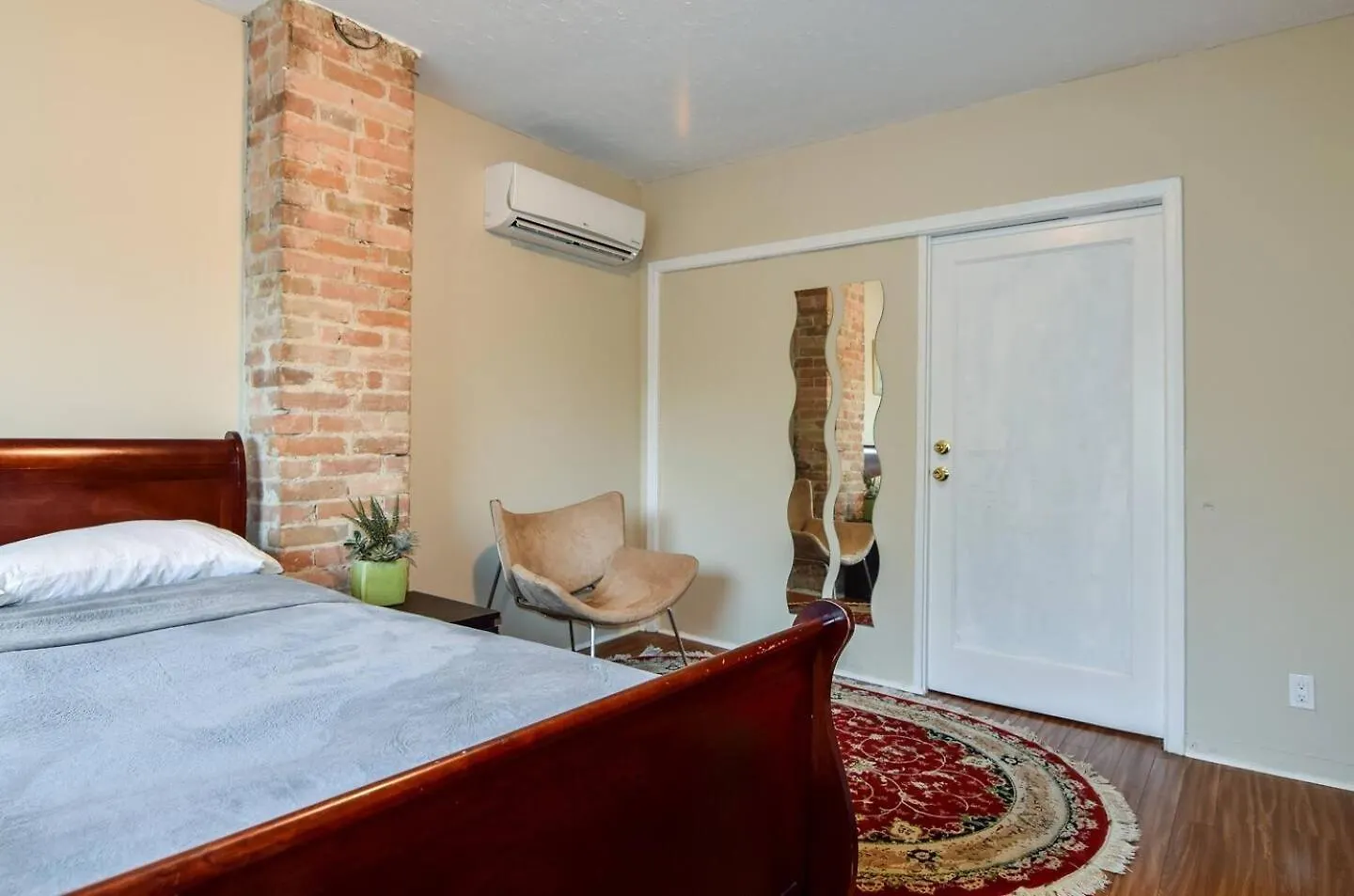 Downtown Retreat-Spacious Rooms With Shared Kitchen & Bath Toronto Apartament