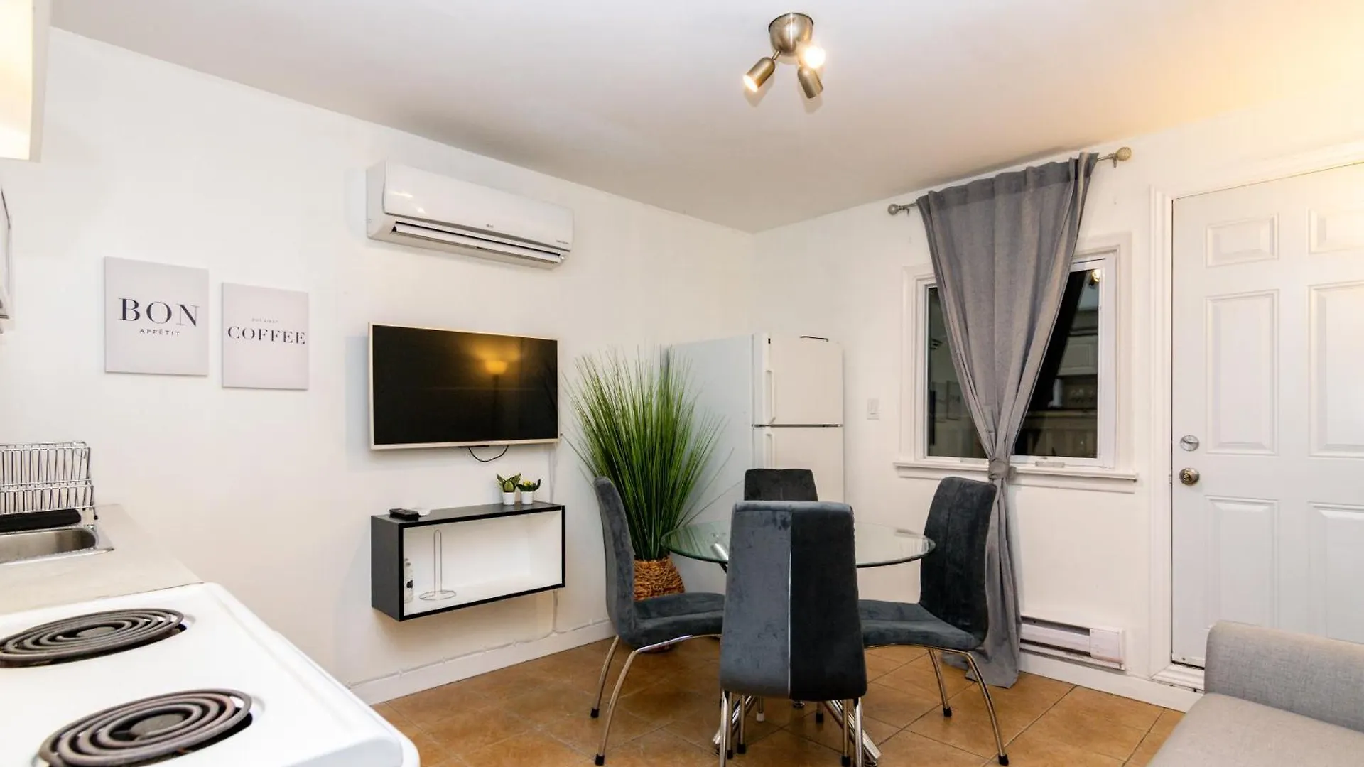 Downtown Retreat-Spacious Rooms With Shared Kitchen & Bath Toronto Canada